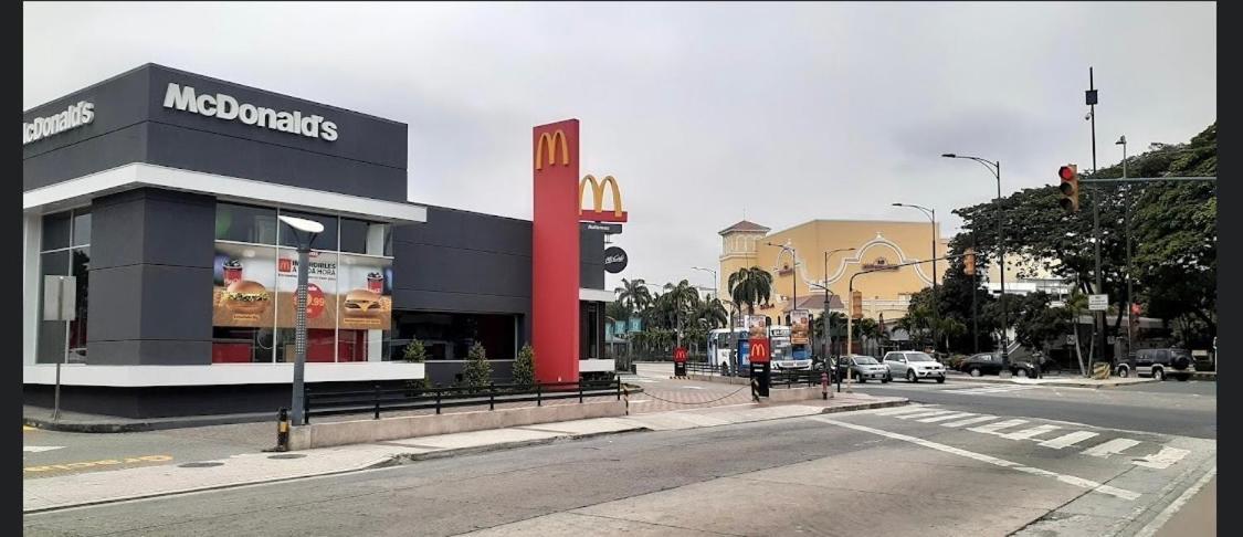 Mega Suite Junto Al San Marino Shopping Guayaquil Kültér fotó